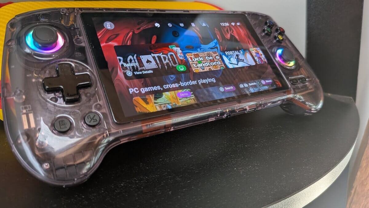 Anbernic_RG557_Gamesir_Gamehub_Main