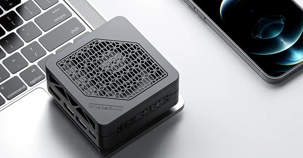 Minisforum 7840U Super Mini PC