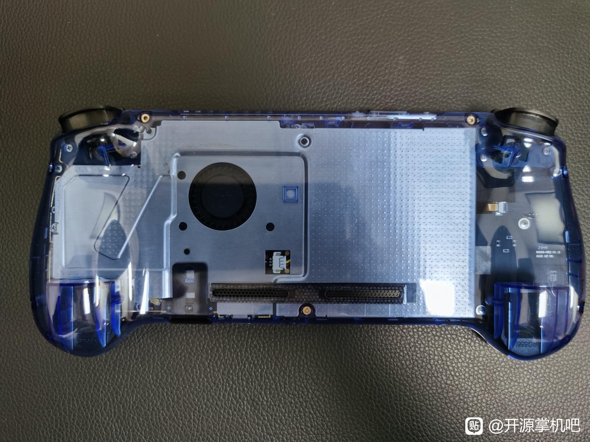 https://r36s-gameconsole.com/wp-content/uploads/2025/08/wdd42uzeejdc1.jpg