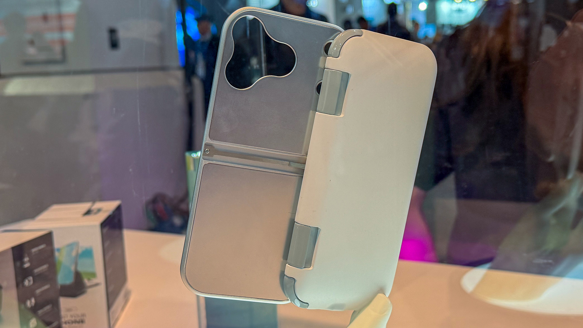 MCON Slim & Lite - CES 2026